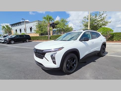 New 2026 Chevrolet Trax LT w/ Midnight Edition FWD image 24