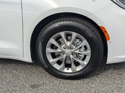 New 2026 Chrysler Pacifica Limited image 11