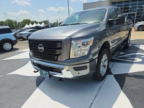 Used 2024 Nissan Titan SV w/ SV Convenience Package AWD/4WD image 4
