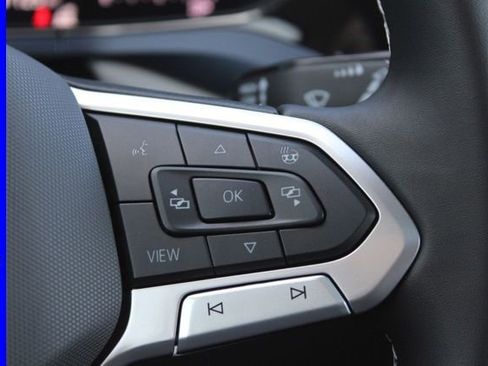 Used 2024 Volkswagen Taos SE image 31