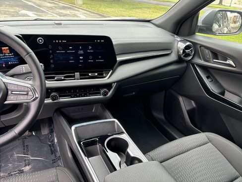 Used 2025 Chevrolet Equinox LT AWD/4WD image 30