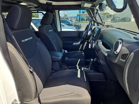 Used 2018 Jeep Wrangler Unlimited Rubicon w/ Dual Top Group AWD/4WD image 27