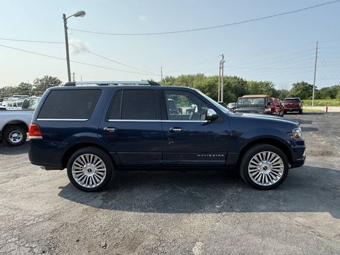 Used 2016 Lincoln Navigator Select AWD/4WD image 6