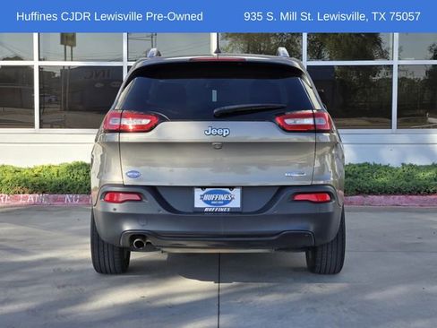 Certified 2017 Jeep Cherokee Latitude w/ Safety/Convenience Group image 6