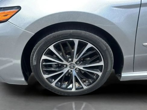 Used 2020 Toyota Camry SE w/ Carpet Mat Package FWD image 32