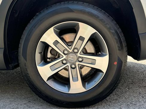 Used 2025 Honda Pilot EX-L image 10