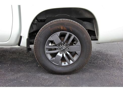 Used 2025 Nissan Frontier SV RWD image 32