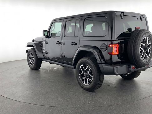 Used 2025 Jeep Wrangler Sahara image 6