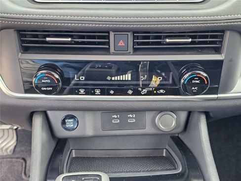 Used 2026 Nissan Rogue SV FWD image 59