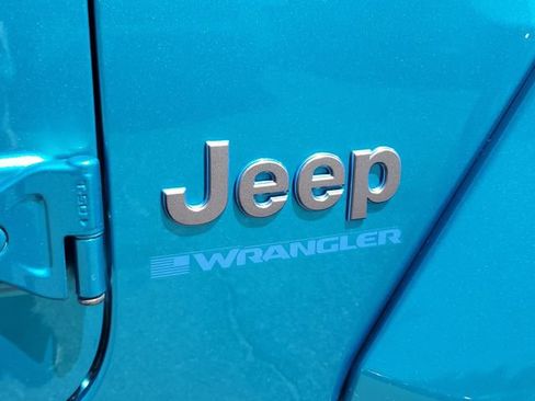 Certified 2024 Jeep Wrangler Unlimited w/ Convenience Group AWD/4WD image 10