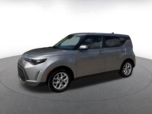 Used 2025 Kia Soul LX w/ LX Technology Package FWD image 14