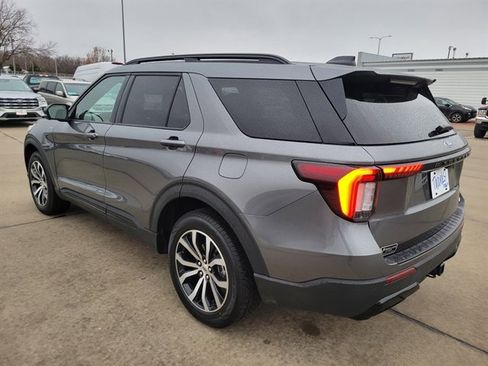 Certified 2025 Ford Explorer ST-Line image 7
