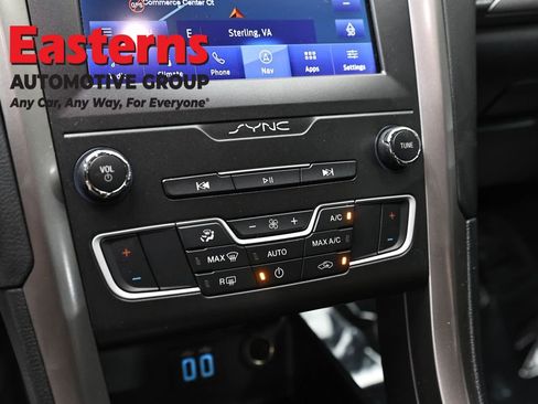 Used 2020 Ford Fusion SE FWD image 18