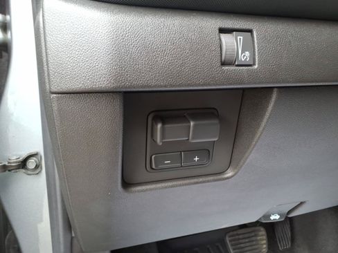 Used 2025 Chevrolet Colorado Z71 AWD/4WD image 21