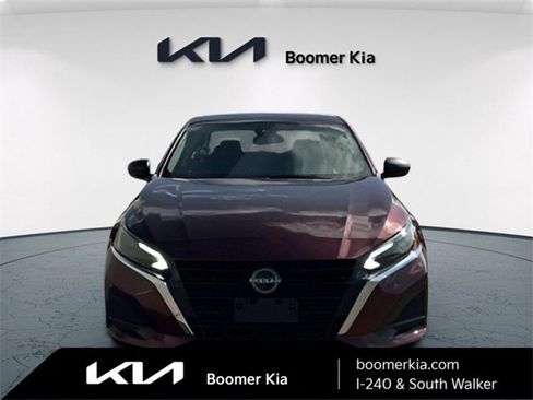 Used 2024 Nissan Altima 2.5 SV image 2