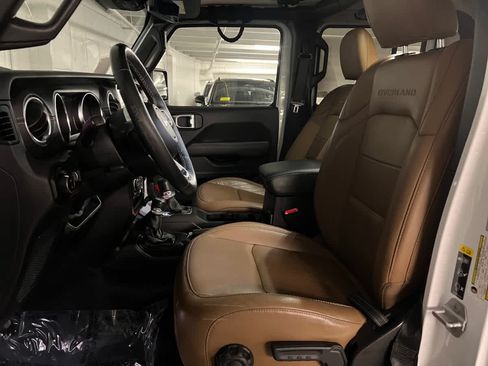 Used 2020 Jeep Gladiator Overland AWD/4WD image 6