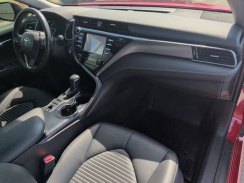 Used 2020 Toyota Camry SE FWD image 17