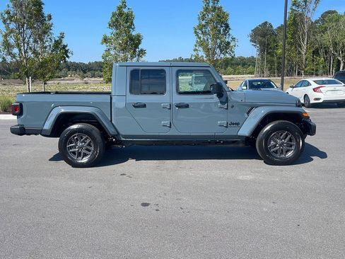 New 2026 Jeep Gladiator Sport AWD/4WD image 8