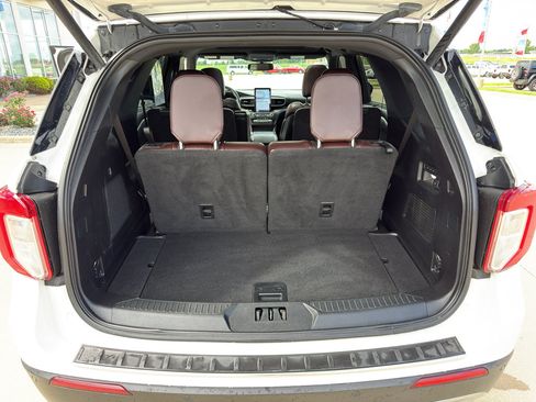 Used 2020 Ford Explorer Platinum w/ Premium Technology Package AWD/4WD image 18