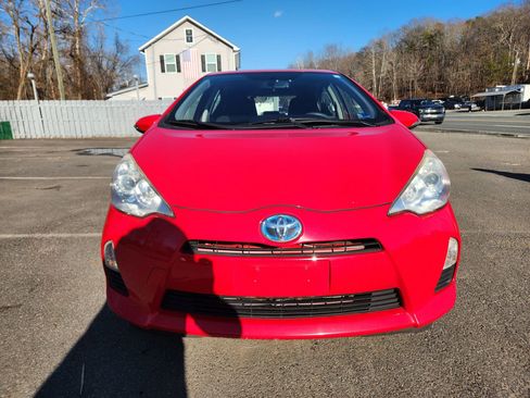 Used 2013 Toyota Prius C Two image 2