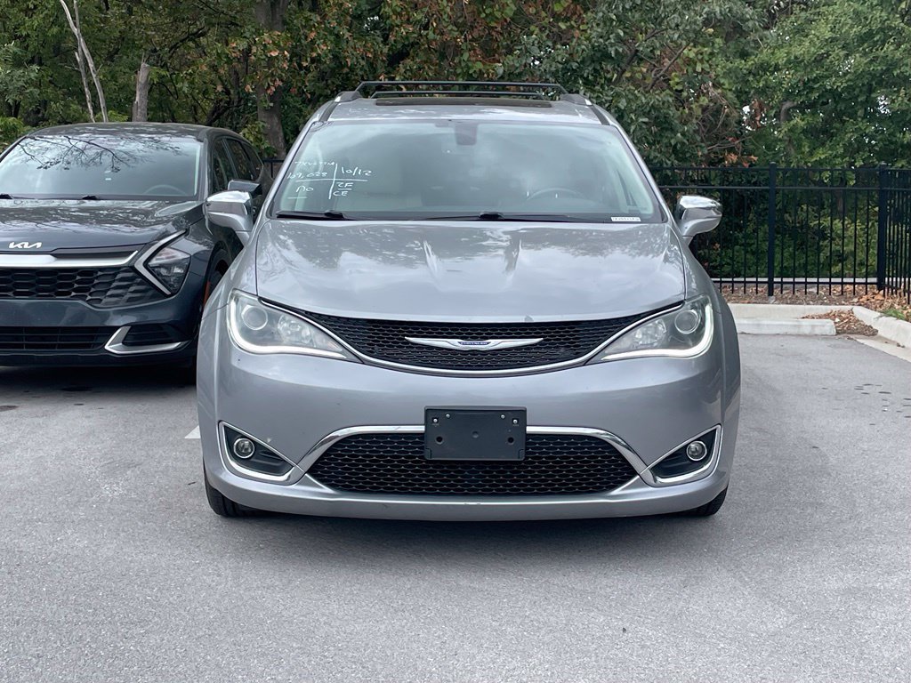 Used 2020 Chrysler Pacifica Limited FWD image 2