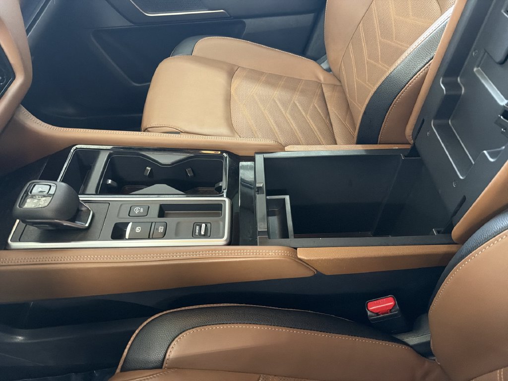 Certified 2025 Nissan Pathfinder Platinum w/ Cargo Package FWD image 29