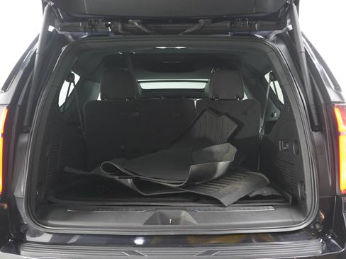 Used 2022 Chevrolet Suburban RST w/ Luxury Package AWD/4WD image 14