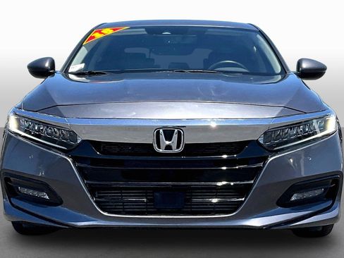 Used 2018 Honda Accord Touring image 3