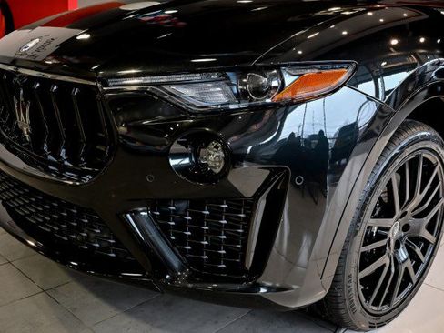 Used 2022 Maserati Levante Modena image 10