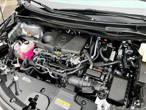 Used 2025 Toyota Sienna LE image 36