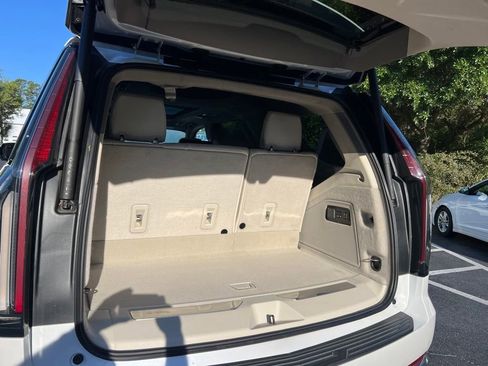 Used 2022 Cadillac Escalade Premium Luxury Platinum w/ Heavy-Duty Trailer Package AWD/4WD image 15