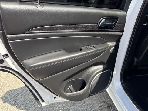 Used 2020 Jeep Grand Cherokee High Altitude AWD/4WD image 25
