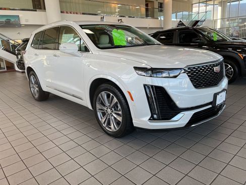 Certified 2025 Cadillac XT6 Premium Luxury w/ Technology Package image 6