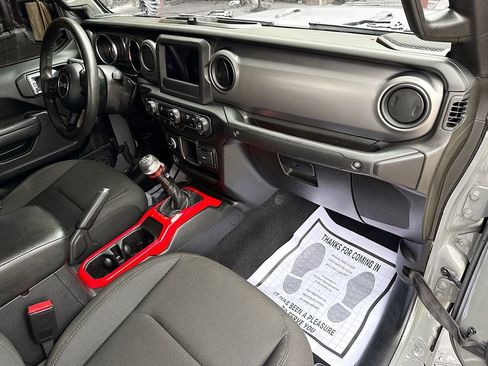 Used 2022 Jeep Gladiator Sport image 34