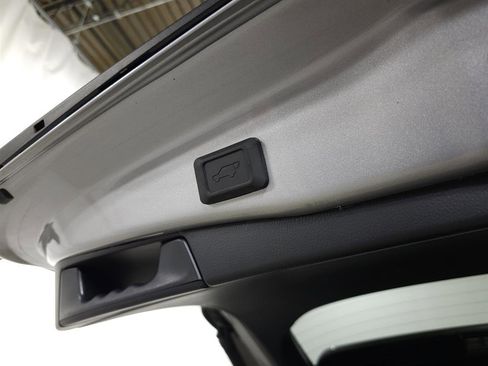 Used 2023 Toyota RAV4 XLE Premium image 10