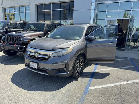 Used 2019 Honda Pilot Touring image 2