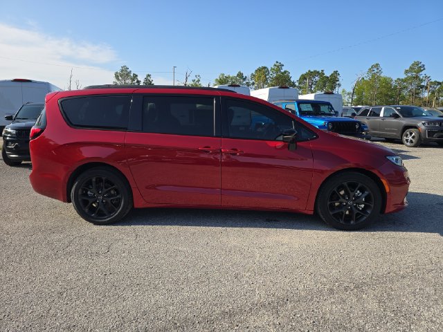 New 2026 Chrysler Pacifica Select w/ S Appearance Package FWD image 3