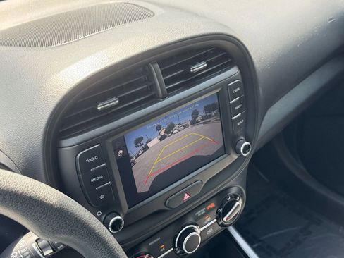Used 2025 Kia Soul LX w/ LX Technology Package FWD image 22