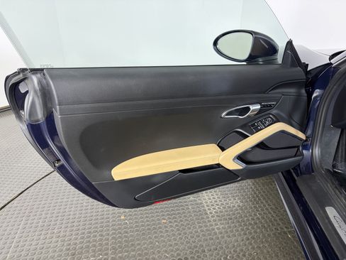 Used 2018 Porsche 718 Cayman RWD image 9