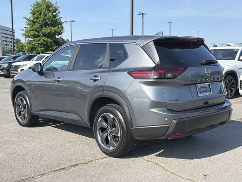 Used 2025 Nissan Rogue SV FWD image 3
