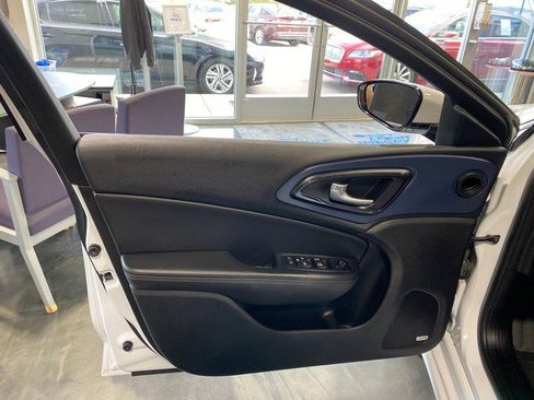 Used 2016 Chrysler 200 S w/ Navigation & Sound Group I image 11