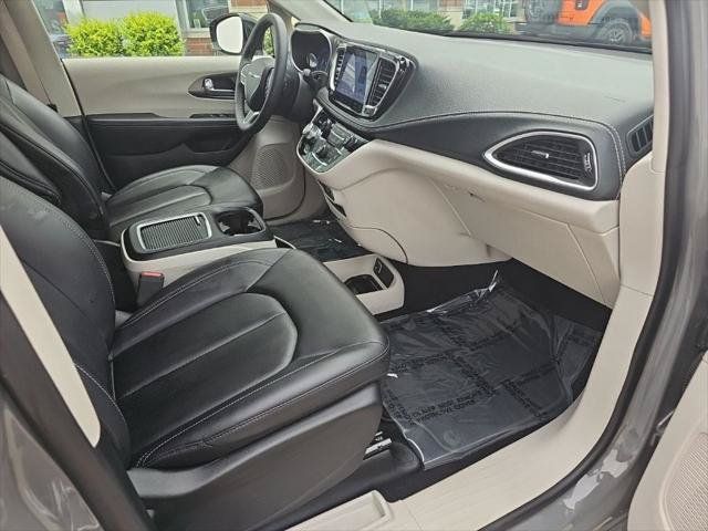 Certified 2024 Chrysler Pacifica Touring-L FWD image 26