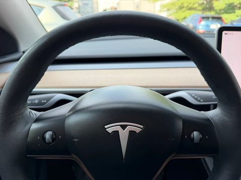 Used 2023 Tesla Model Y AWD image 22