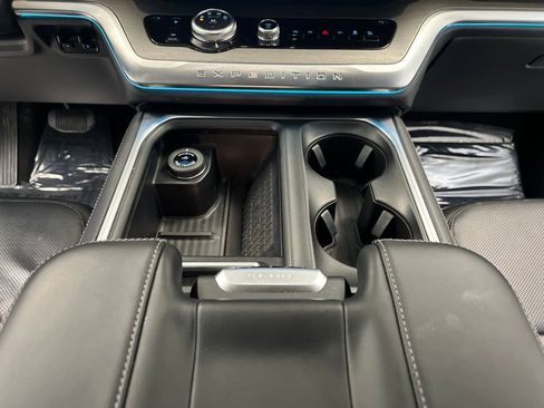 Used 2025 Ford Expedition Platinum image 53