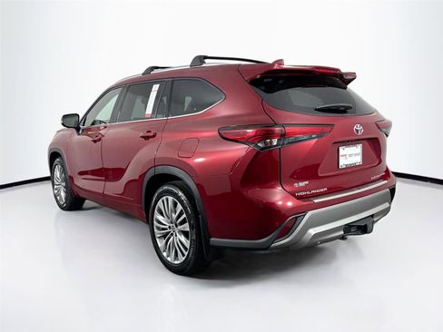 Used 2023 Toyota Highlander Platinum image 13