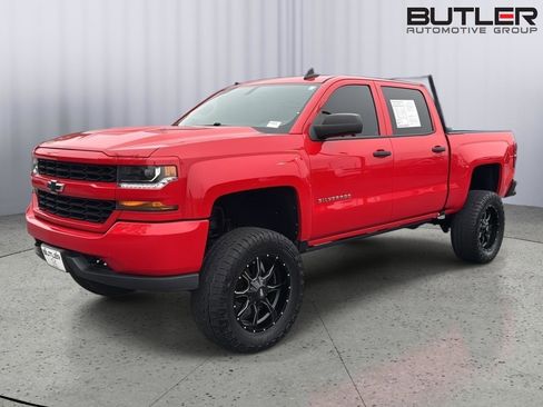 Used 2018 Chevrolet Silverado 1500 Custom w/ Custom Value Package image 1
