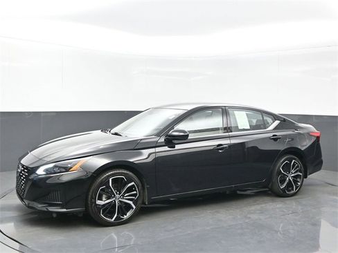 Certified 2024 Nissan Altima 2.5 SR image 2