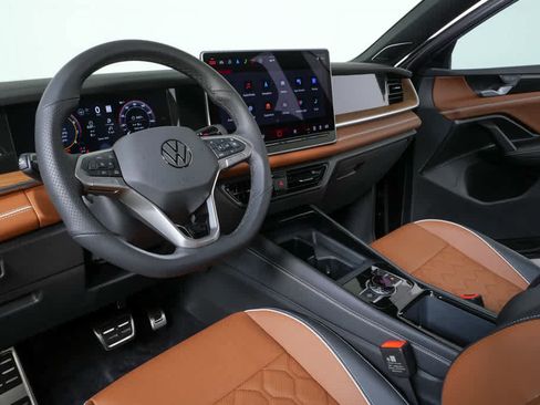 New 2026 Volkswagen Tiguan SEL R-Line AWD/4WD image 4
