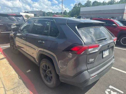 Used 2022 Toyota RAV4 LE FWD image 3
