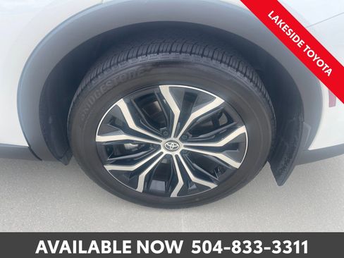 Used 2023 Toyota Crown Limited image 12